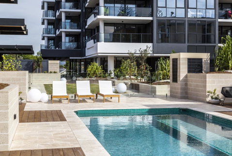 Boardwalk Burleigh Beach - Official - Foster Accommodation 3