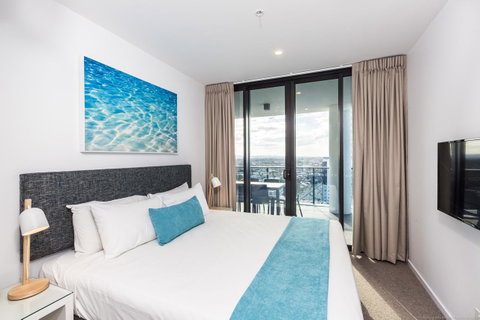 Boardwalk Burleigh Beach - Official - Foster Accommodation 13