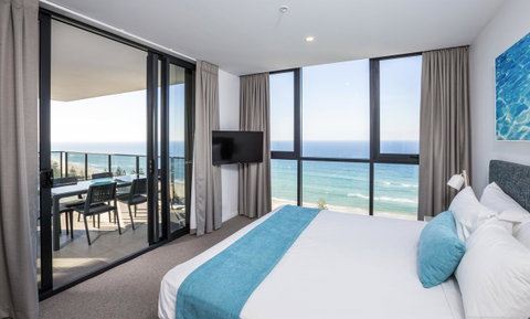 Boardwalk Burleigh Beach - Official - Foster Accommodation 4