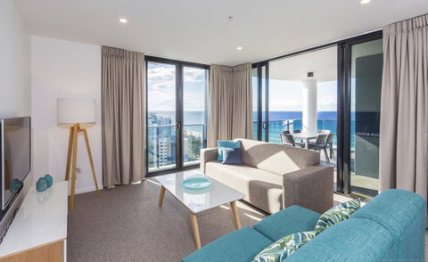Boardwalk Burleigh Beach - Official - Foster Accommodation 1
