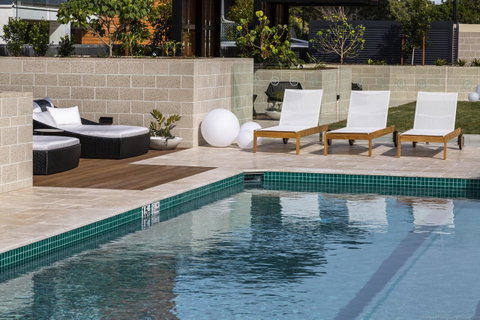 Boardwalk Burleigh Beach - Official - Foster Accommodation 35