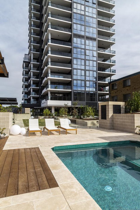 Boardwalk Burleigh Beach - Official - Foster Accommodation 5