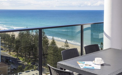 Boardwalk Burleigh Beach - Official - Foster Accommodation 20
