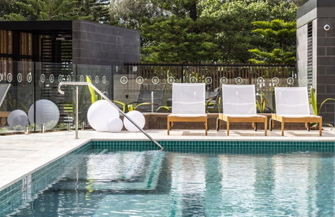 Boardwalk Burleigh Beach - Official - Foster Accommodation 25