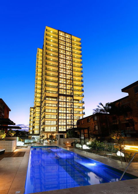 Boardwalk Burleigh Beach - Official - Foster Accommodation 7