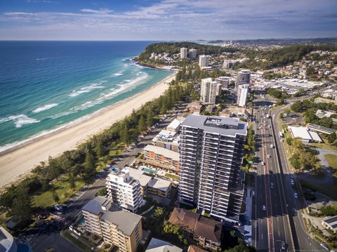 Boardwalk Burleigh Beach - Official - Foster Accommodation 30