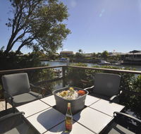 Bribie Island Canal Holiday Destination - Foster Accommodation