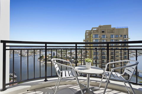 Beach Stay - Ocean & Riverview Resort Chevron Renaissance Central Surfers Paradise - Foster Accommodation 13
