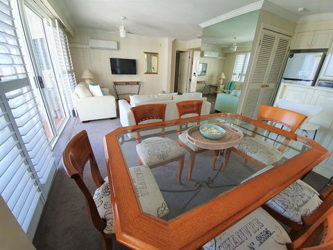 Broadbeach Holiday Apartments - Foster Accommodation 15