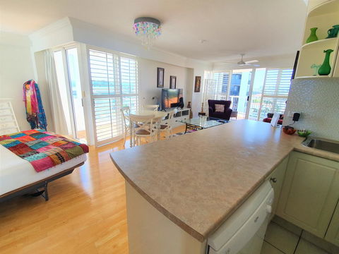 Broadbeach Holiday Apartments - Foster Accommodation 9
