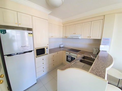 Broadbeach Holiday Apartments - Foster Accommodation 16