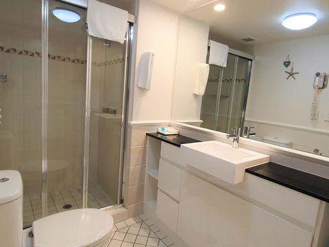 Broadbeach Holiday Apartments - Foster Accommodation 5