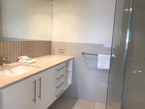 Proximity Waterfront Apartments - Foster Accommodation 11
