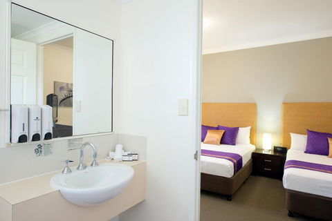 Park Regis Anchorage - Foster Accommodation 17