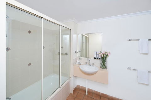 Park Regis Anchorage - Foster Accommodation 10