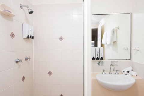 Park Regis Anchorage - Foster Accommodation 9