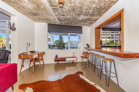 The Pink Hotel Coolangatta - Foster Accommodation 5