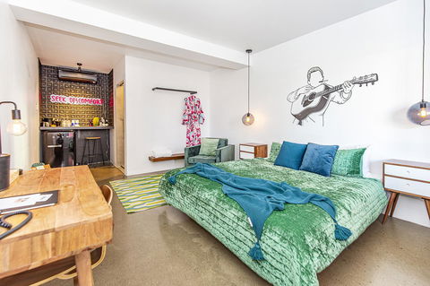 The Pink Hotel Coolangatta - Foster Accommodation 27