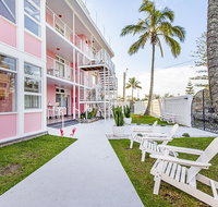 The Pink Hotel Coolangatta - Foster Accommodation