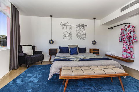 The Pink Hotel Coolangatta - Foster Accommodation 10