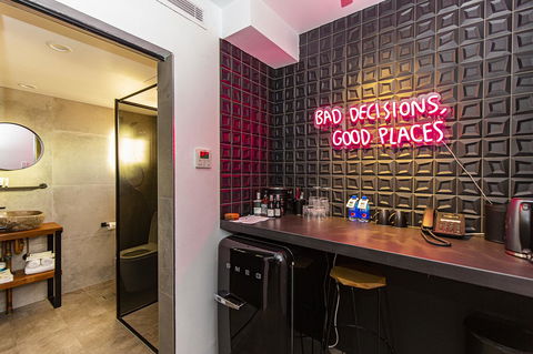 The Pink Hotel Coolangatta - Foster Accommodation 15