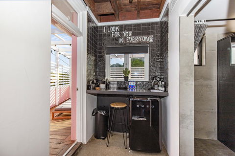 The Pink Hotel Coolangatta - Foster Accommodation 32
