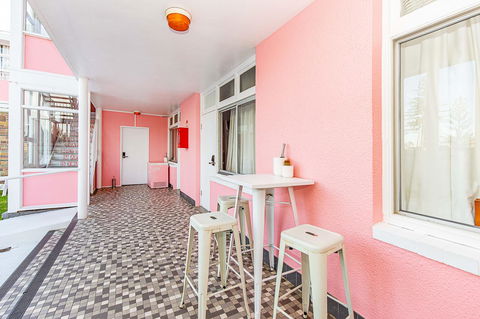 The Pink Hotel Coolangatta - Foster Accommodation 3