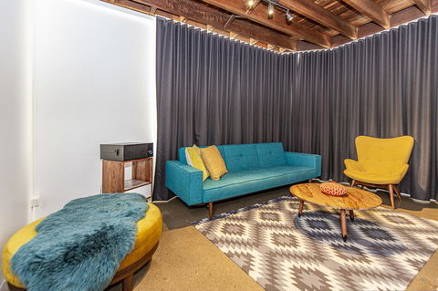 The Pink Hotel Coolangatta - Foster Accommodation 21
