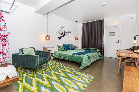 The Pink Hotel Coolangatta - Foster Accommodation 28