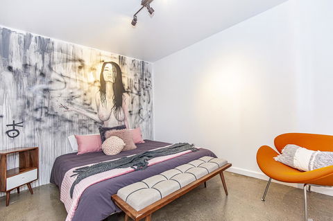 The Pink Hotel Coolangatta - Foster Accommodation 13
