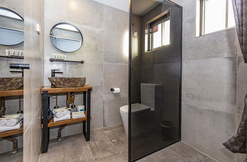 The Pink Hotel Coolangatta - Foster Accommodation 22