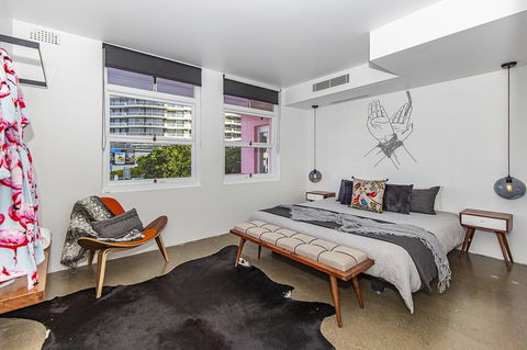 The Pink Hotel Coolangatta - Foster Accommodation 11
