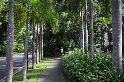 Oasis At Palm Cove - Foster Accommodation 4