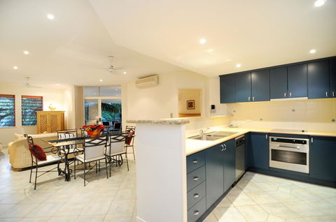 Oasis At Palm Cove - Foster Accommodation 12