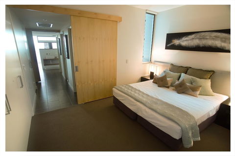 1 Bright Point Apartment 5201 - Foster Accommodation 10