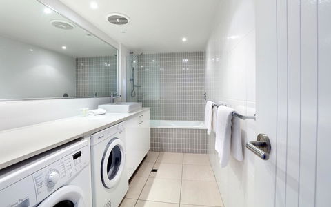 Peninsular Beachfront Resort - Foster Accommodation 24