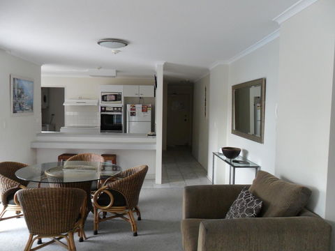Grosvenor Beachfront Apartments Surfers Paradise - Foster Accommodation 5