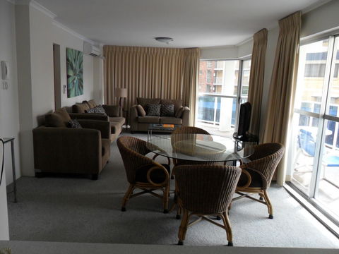 Grosvenor Beachfront Apartments Surfers Paradise - Foster Accommodation 23