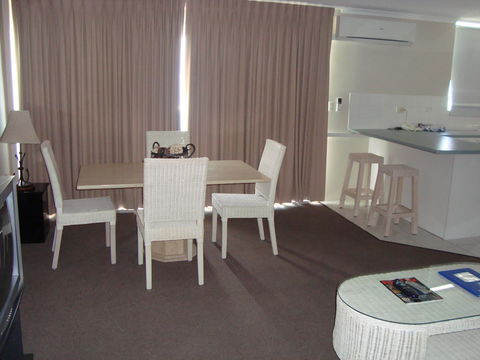 Grosvenor Beachfront Apartments Surfers Paradise - Foster Accommodation 26