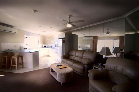 Grosvenor Beachfront Apartments Surfers Paradise - Foster Accommodation 9