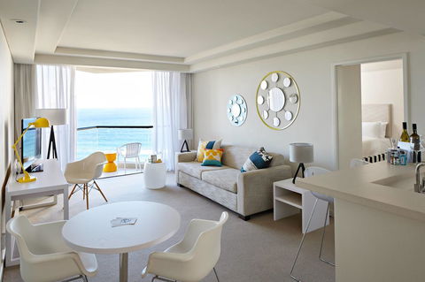 QT Gold Coast - Foster Accommodation 7