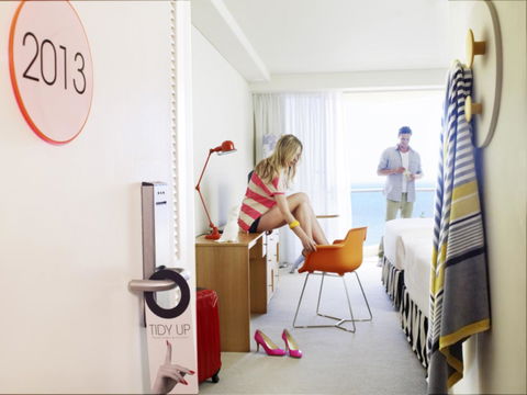 QT Gold Coast - Foster Accommodation 38