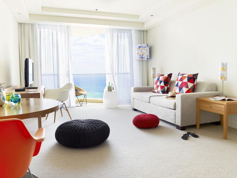 QT Gold Coast - Foster Accommodation 30