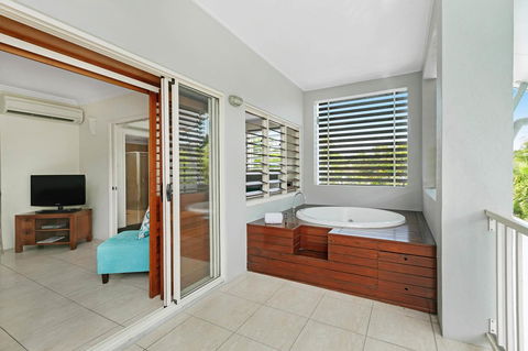Mantra Aqueous On Port - Foster Accommodation 17