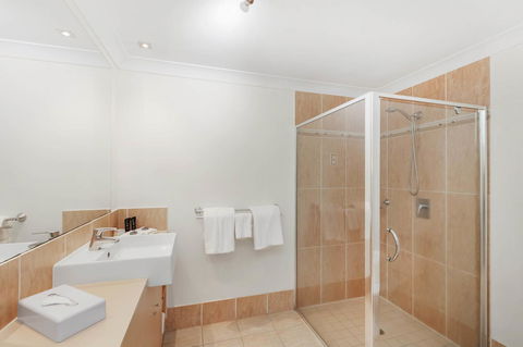 Mantra Aqueous On Port - Foster Accommodation 14