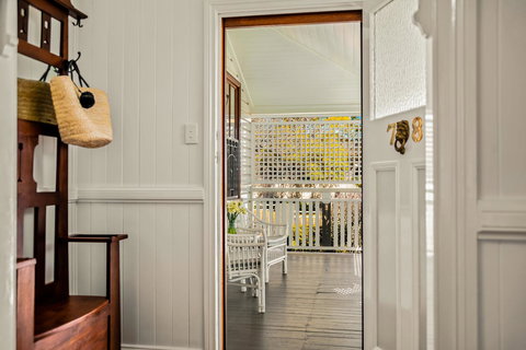 Frangipani House - Foster Accommodation 2