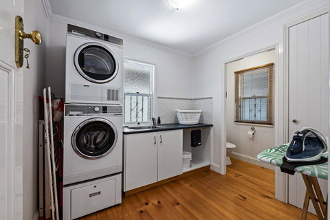 Frangipani House - Foster Accommodation 21