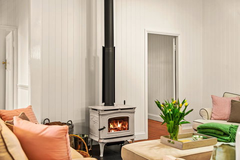 Frangipani House - Foster Accommodation 9