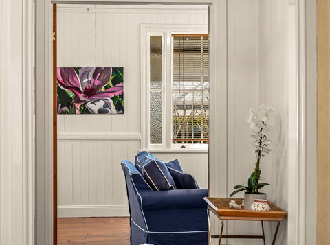 Frangipani House - Foster Accommodation 5