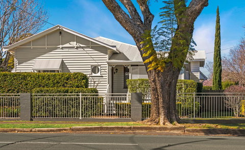 Frangipani House - Foster Accommodation 27